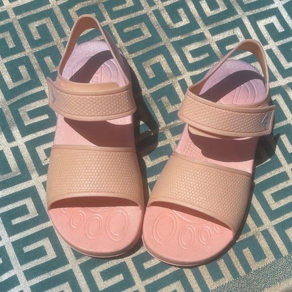 Fitflop Other - FitFlop size 12 iridescent pink toddler girl rubber sandals